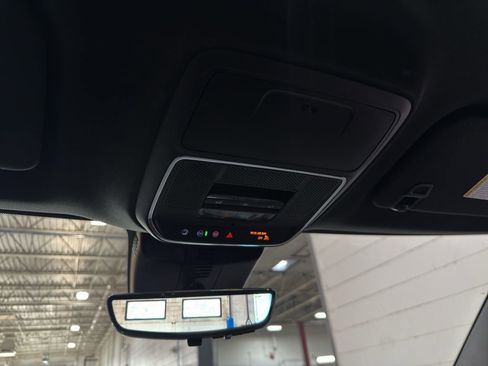 Used 2025 Chevrolet Traverse RS image 40