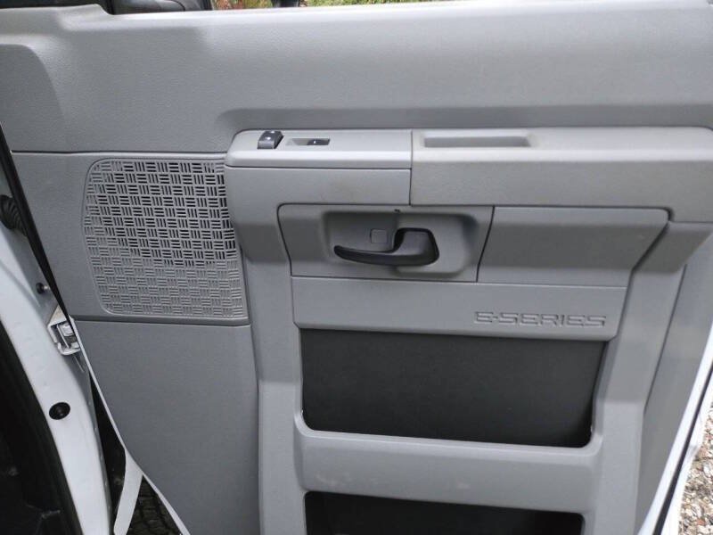 Used 2015 Ford E-350 and Econoline 350 Super Duty w/ Power Windows & Locks Group RWD image 16
