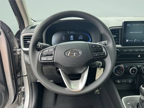 Certified 2024 Hyundai Venue SE FWD image 31