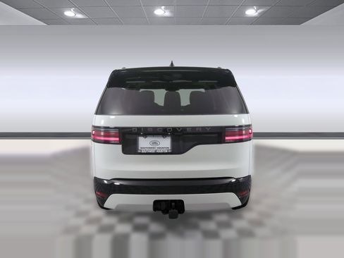 Certified 2025 Land Rover Discovery Dynamic SE image 9