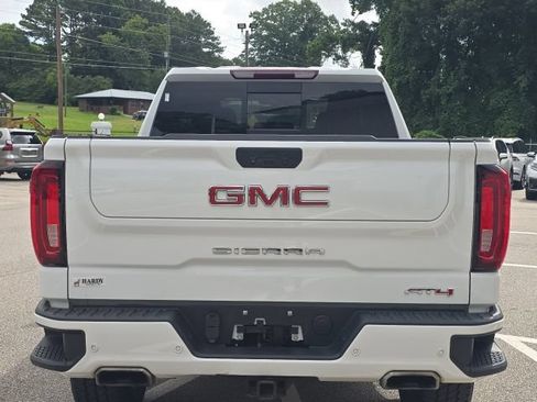 Used 2022 GMC Sierra 1500 AT4 w/ AT4 Premium Package AWD/4WD image 4