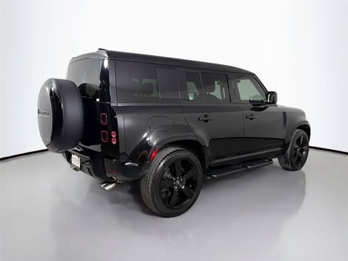 Used 2025 Land Rover Defender 110 V8 AWD/4WD image 5