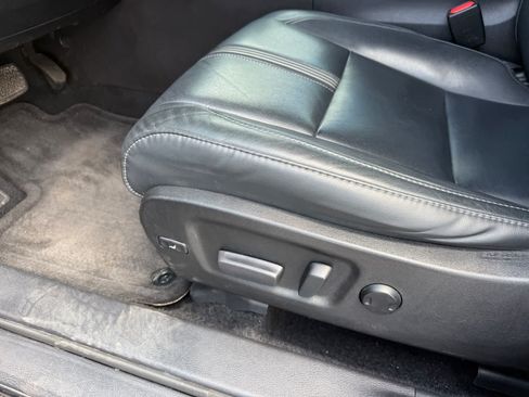 Used 2018 Toyota Highlander SE FWD image 18
