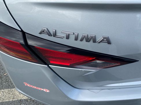 Used 2024 Nissan Altima 2.5 SV image 11