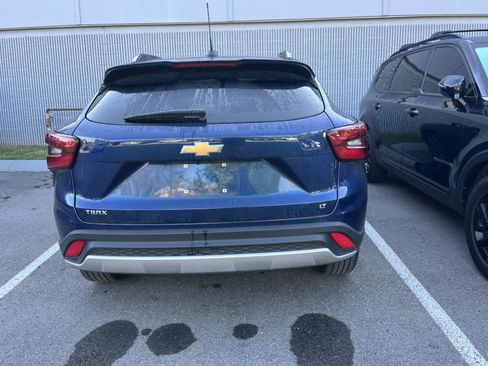 Used 2024 Chevrolet Trax LT w/ Driver Confidence Package FWD image 3