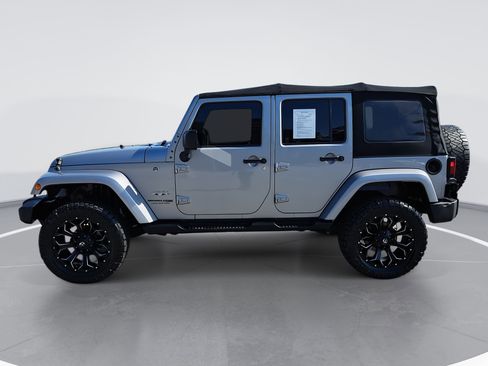 Used 2018 Jeep Wrangler Unlimited Sahara w/ Connectivity Group image 6