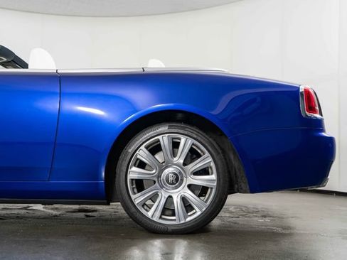 Used 2017 Rolls-Royce Dawn RWD image 13