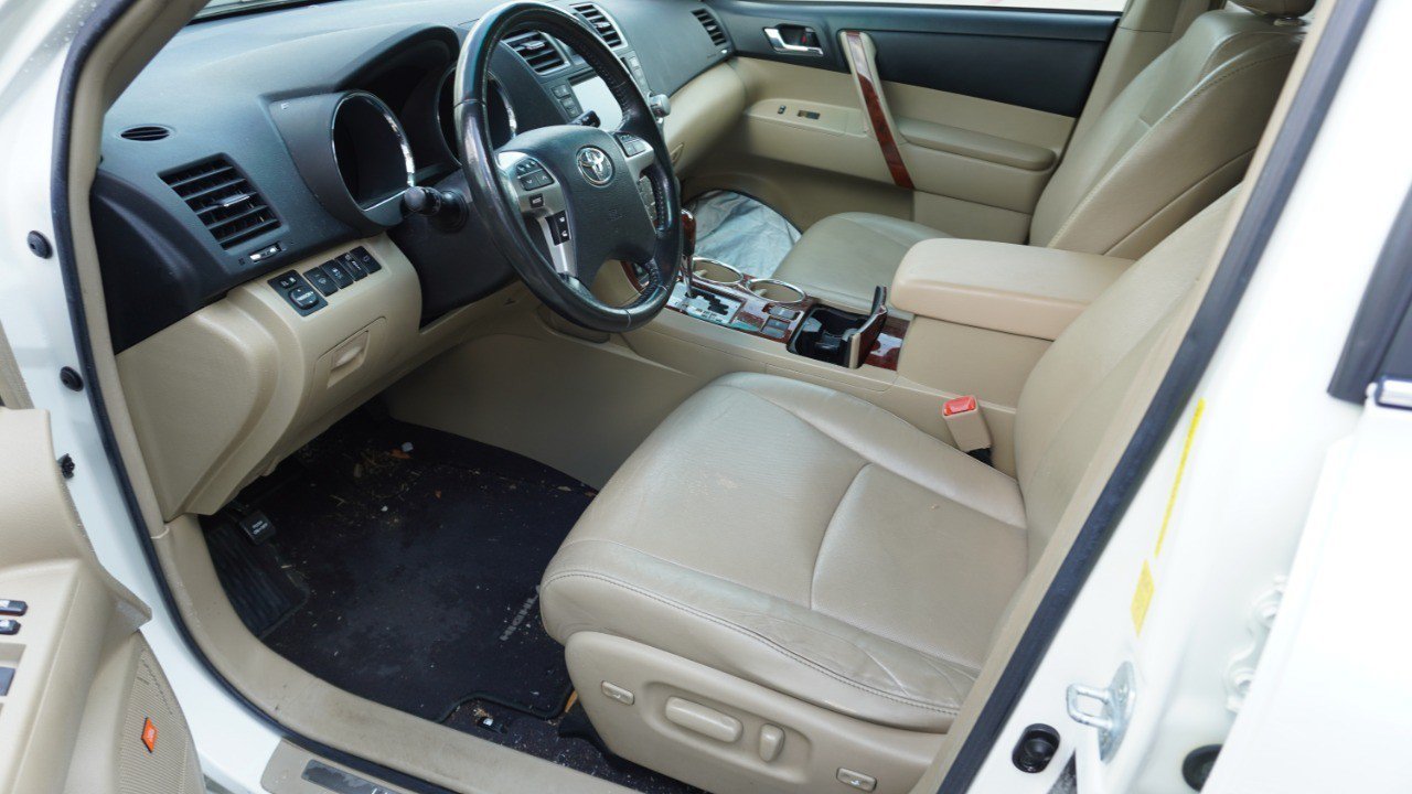 Used 2011 Toyota Highlander Limited w/ Tow Pkg FWD image 11