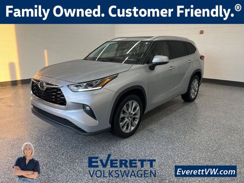 Used 2021 Toyota Highlander Limited image 1