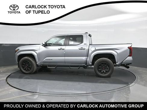 Used 2025 Toyota Tacoma SR5 AWD/4WD image 9