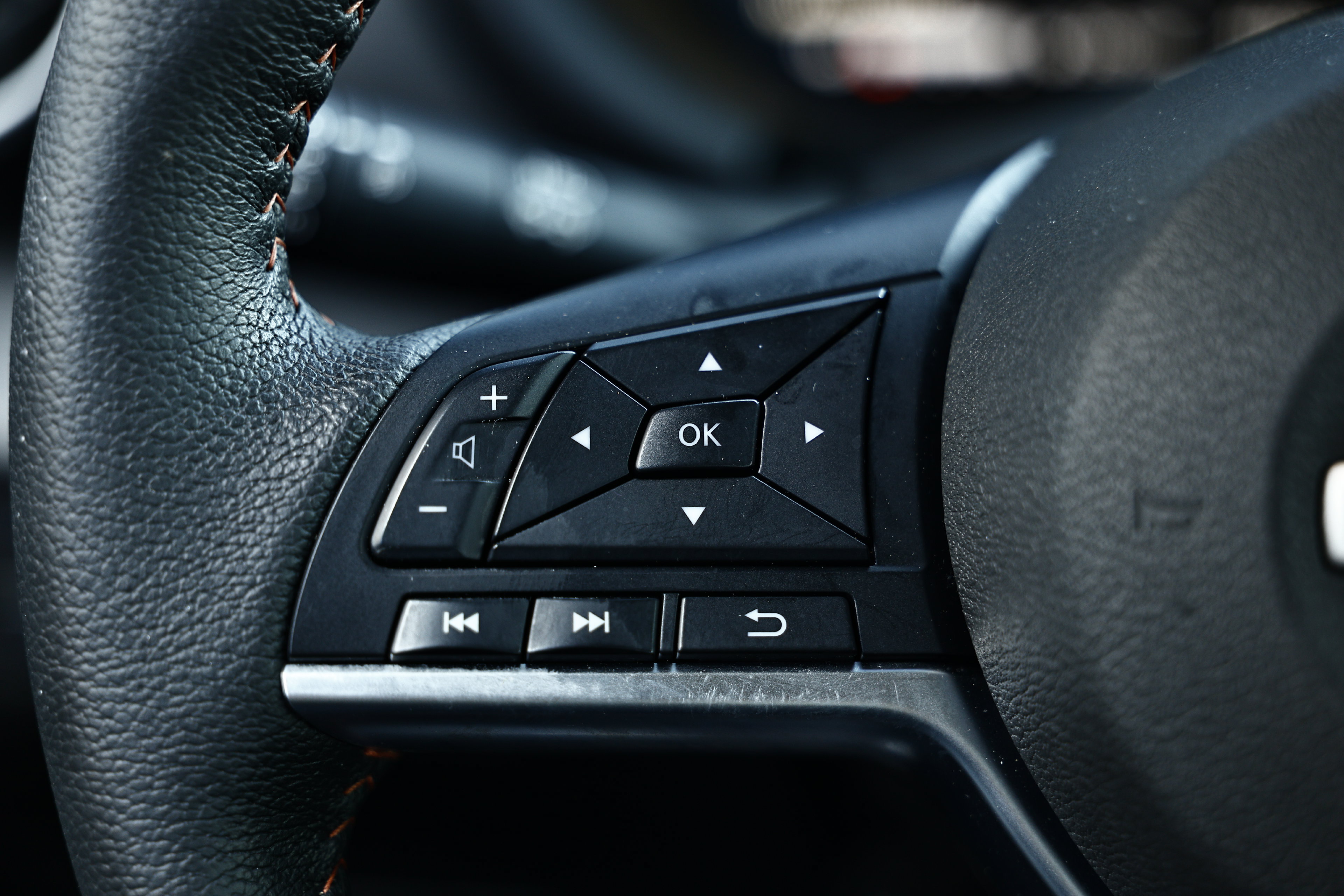 Used 2024 Nissan Kicks SR w/ SR Premium Package FWD image 32