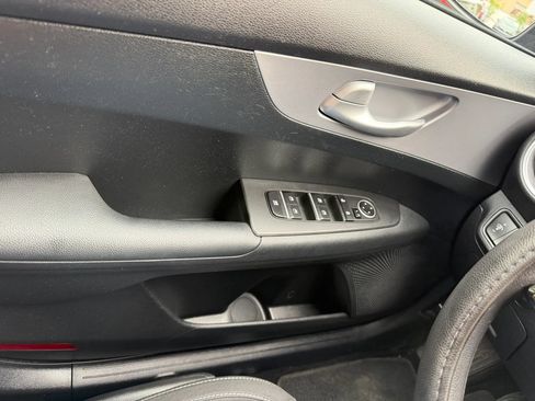 Used 2023 Kia Forte LXS w/ LXS Technology Package FWD image 22