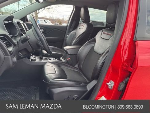 Used 2019 Jeep Cherokee Trailhawk w/ Comfort/Convenience Group image 3