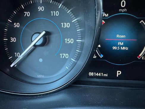 Used 2017 Jaguar XE Premium image 32