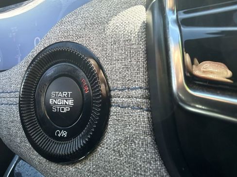 Used 2023 Jeep Compass Latitude image 8