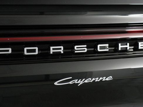 Certified 2025 Porsche Cayenne Coupe image 22