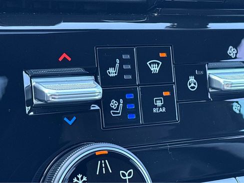 New 2026 Nissan Armada Platinum image 8