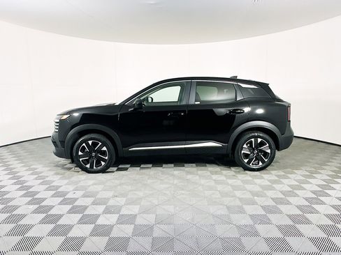 Used 2025 Nissan Kicks SV AWD/4WD image 4