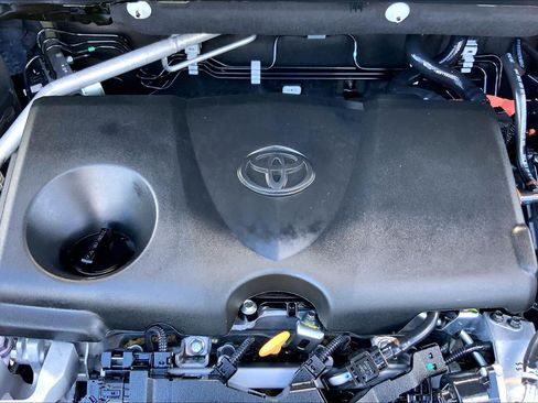 Used 2024 Toyota RAV4 XLE AWD/4WD image 32