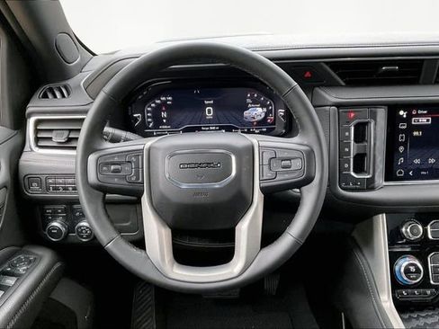 Used 2023 GMC Yukon Denali image 8