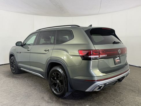 Used 2025 Volkswagen Atlas Peak Edition SE AWD/4WD image 5