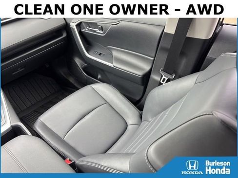 Used 2023 Toyota RAV4 XLE Premium image 16