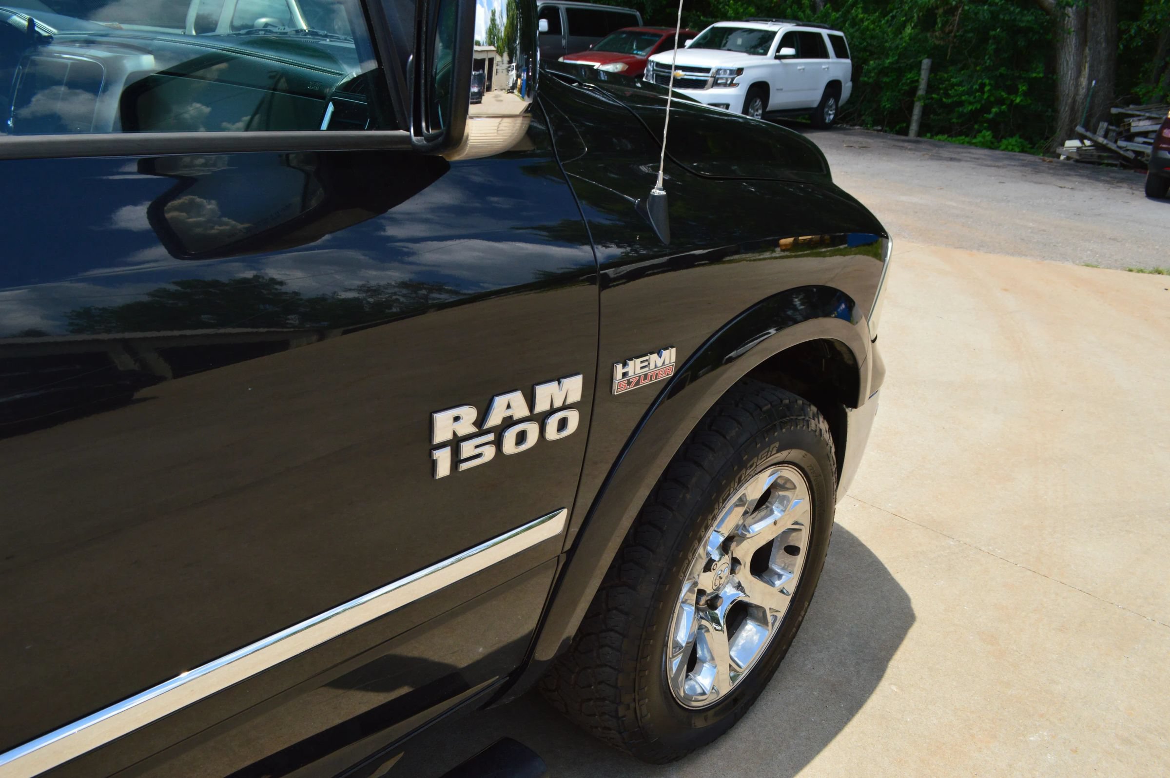 Used 2015 RAM 1500 Laramie w/ Convenience Group AWD/4WD image 11