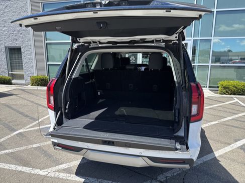 Used 2025 Ford Expedition Max Platinum image 16