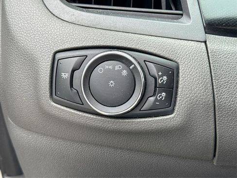 Used 2013 Ford Edge SE image 18