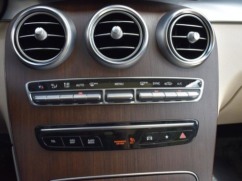 Used 2021 Mercedes-Benz GLC 300 300 4MATIC Premium Pkg Panoram image 23