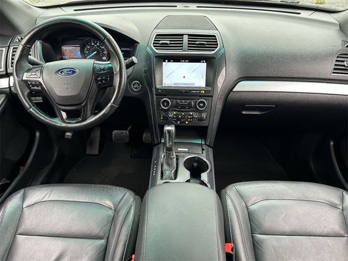 Used 2017 Ford Explorer XLT w/ Equipment Group 202A image 14