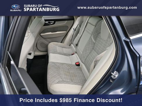 Used 2022 Volvo XC60 B5 Momentum image 24