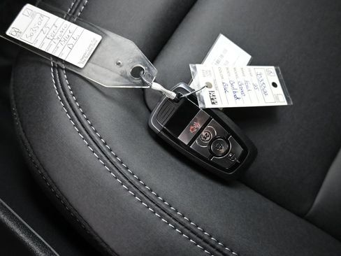 New 2025 Ford Bronco Badlands image 33