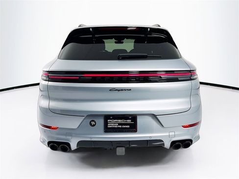 Certified 2025 Porsche Cayenne image 5