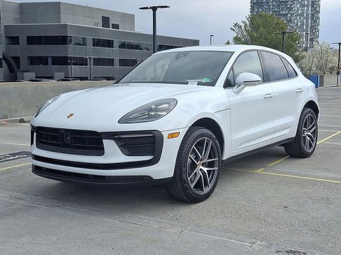 Used 2025 Porsche Macan image 1