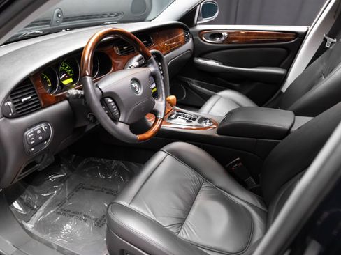 Used 2005 Jaguar XJ8 RWD image 43