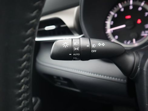 Used 2023 Toyota Highlander L image 22