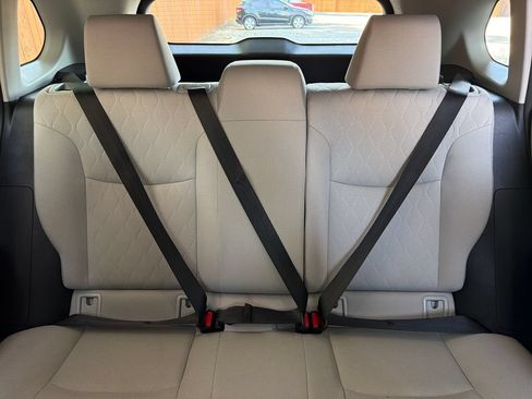 Used 2025 Toyota Corolla Cross L FWD image 28