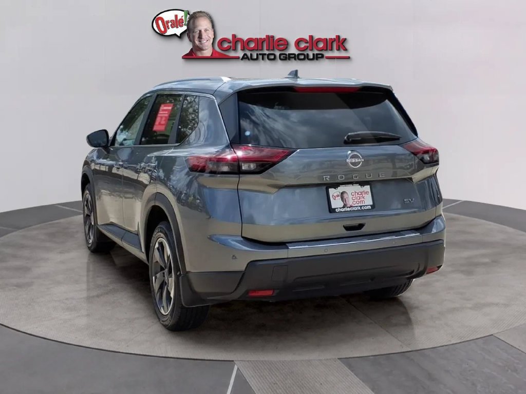 Used 2024 Nissan Rogue SV w/ SV Premium Package FWD image 3
