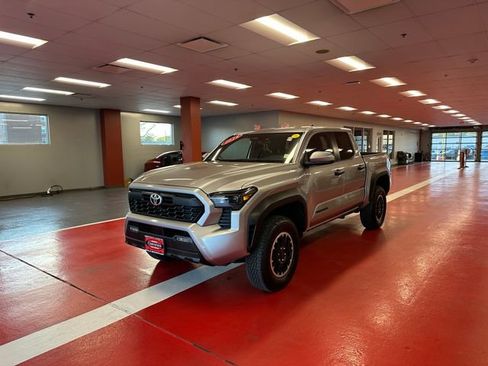 Certified 2024 Toyota Tacoma TRD Off-Road AWD/4WD image 7