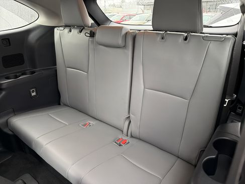 Used 2024 Toyota Highlander XLE image 28