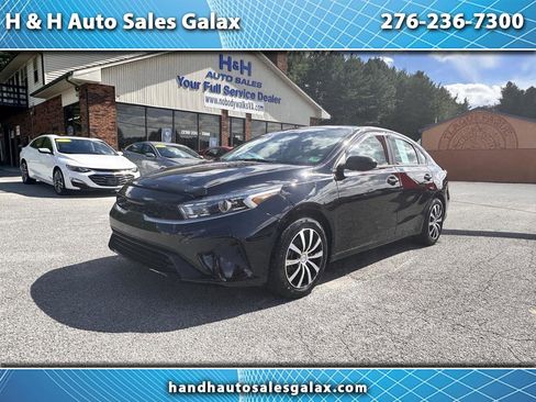 Used 2022 Kia Forte LXS image 1