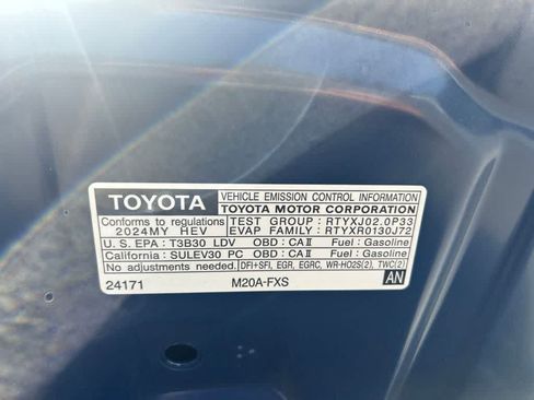Used 2024 Toyota Prius LE FWD image 7