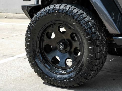 Used 2018 Jeep Wrangler Unlimited Sahara image 53