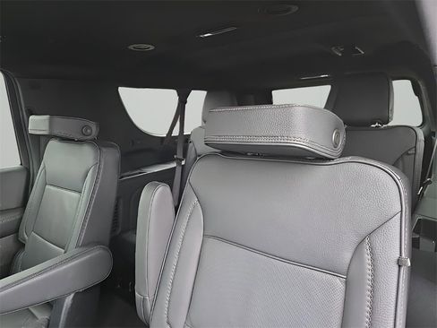 Used 2025 GMC Yukon XL Denali image 13