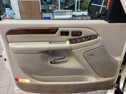 Used 2002 Cadillac Escalade EXT image 18