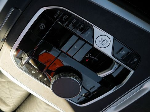 Used 2023 BMW X7 xDrive40i w/ M Sport Package image 15