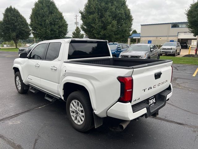 Used 2024 Toyota Tacoma SR5 AWD/4WD image 5