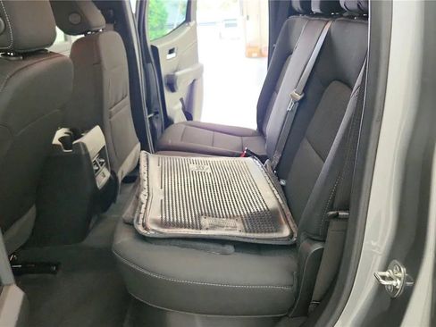 Used 2025 Chevrolet Colorado LT AWD/4WD image 34