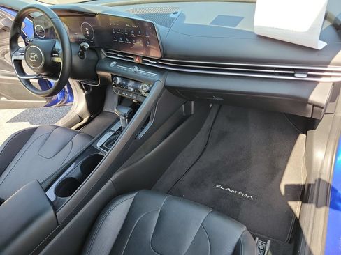 Used 2023 Hyundai Elantra Limited FWD image 15